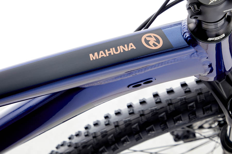 Maastikuratas Kona Mahuna, Metallic Indigo (L)