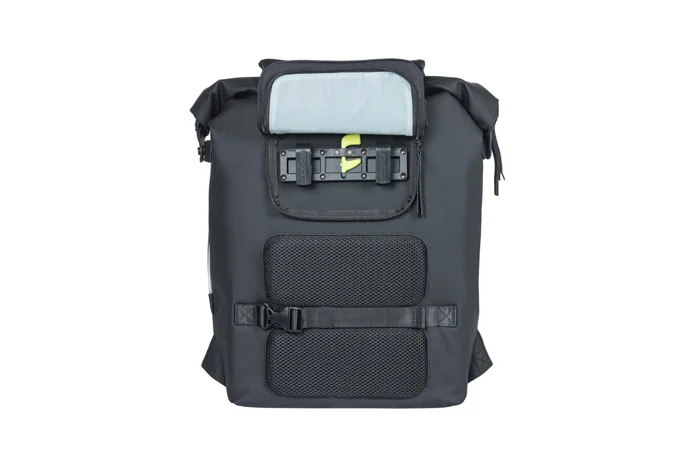 Seljakott pakiraamikinnitusega BASIL SoHo Nordlicht, 17 L, LED, must