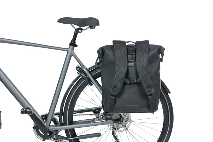 Seljakott pakiraamikinnitusega BASIL SoHo Nordlicht, 17 L, LED, must